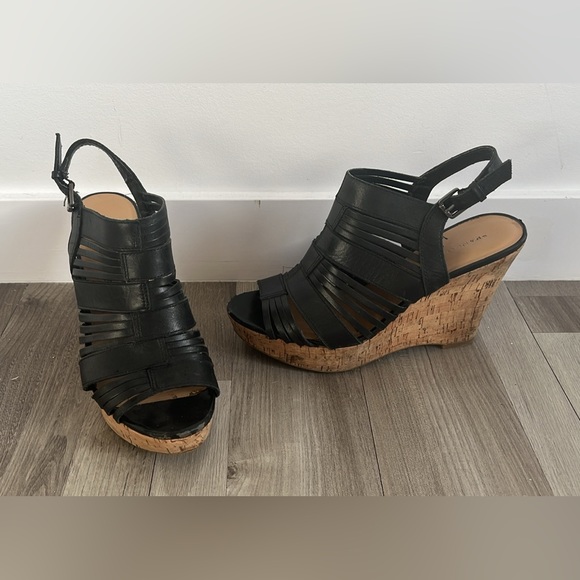 Size 7 comfortable Franco Sarto strapped wedge - Picture 1 of 1